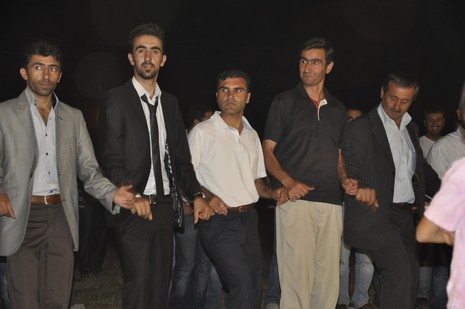 Yüksekova'da 7-8 Ağustos 2010 tarihlerinde dünya evine giren çiftlerimizi sizler için sayfamıza taşıdık. Yüksekova Güncel Ailesi olarak tüm çiftlerimize mutluluklar dileriz