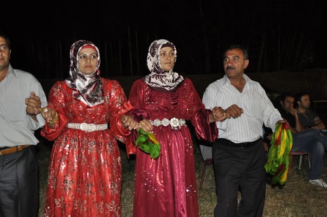 Yüksekova'da 7-8 Ağustos 2010 tarihlerinde dünya evine giren çiftlerimizi sizler için sayfamıza taşıdık. Yüksekova Güncel Ailesi olarak tüm çiftlerimize mutluluklar dileriz