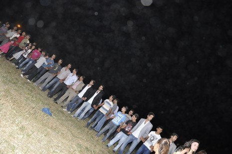 Yüksekova'da 7-8 Ağustos 2010 tarihlerinde dünya evine giren çiftlerimizi sizler için sayfamıza taşıdık. Yüksekova Güncel Ailesi olarak tüm çiftlerimize mutluluklar dileriz