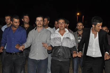 Yüksekova'da 7-8 Ağustos 2010 tarihlerinde dünya evine giren çiftlerimizi sizler için sayfamıza taşıdık. Yüksekova Güncel Ailesi olarak tüm çiftlerimize mutluluklar dileriz