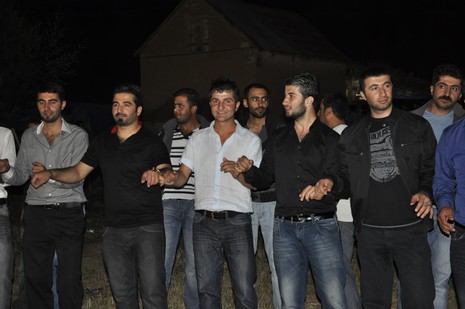 Yüksekova'da 7-8 Ağustos 2010 tarihlerinde dünya evine giren çiftlerimizi sizler için sayfamıza taşıdık. Yüksekova Güncel Ailesi olarak tüm çiftlerimize mutluluklar dileriz