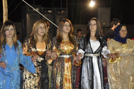 Yüksekova'da 7-8 Ağustos 2010 tarihlerinde dünya evine giren çiftlerimizi sizler için sayfamıza taşıdık. Yüksekova Güncel Ailesi olarak tüm çiftlerimize mutluluklar dileriz