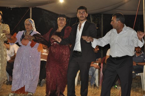 Yüksekova'da 7-8 Ağustos 2010 tarihlerinde dünya evine giren çiftlerimizi sizler için sayfamıza taşıdık. Yüksekova Güncel Ailesi olarak tüm çiftlerimize mutluluklar dileriz