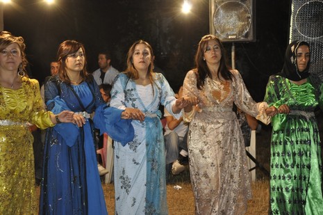 Yüksekova'da 7-8 Ağustos 2010 tarihlerinde dünya evine giren çiftlerimizi sizler için sayfamıza taşıdık. Yüksekova Güncel Ailesi olarak tüm çiftlerimize mutluluklar dileriz