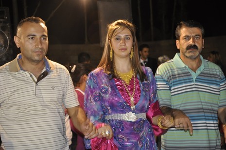 Yüksekova'da 7-8 Ağustos 2010 tarihlerinde dünya evine giren çiftlerimizi sizler için sayfamıza taşıdık. Yüksekova Güncel Ailesi olarak tüm çiftlerimize mutluluklar dileriz