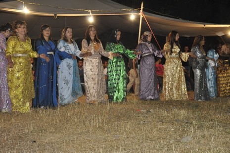 Yüksekova'da 7-8 Ağustos 2010 tarihlerinde dünya evine giren çiftlerimizi sizler için sayfamıza taşıdık. Yüksekova Güncel Ailesi olarak tüm çiftlerimize mutluluklar dileriz