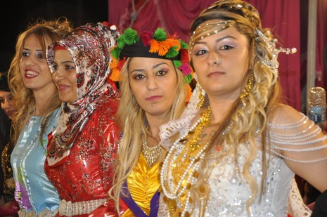 Yüksekova'da 7-8 Ağustos 2010 tarihlerinde dünya evine giren çiftlerimizi sizler için sayfamıza taşıdık. Yüksekova Güncel Ailesi olarak tüm çiftlerimize mutluluklar dileriz