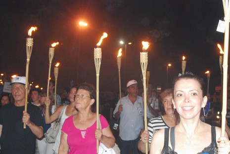 Resmi rakamlara göre 17 bin 480, resmi olmayan rakamlara göre ise yaklaşık olarak 50 bin kişinin yaşamını yitirdiği Marmara depreminde yaşamlarını yitirenler, 11. yılında düzenlenen törenle anıldı.