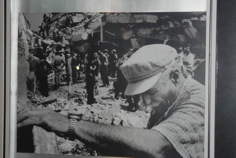 Resmi rakamlara göre 17 bin 480, resmi olmayan rakamlara göre ise yaklaşık olarak 50 bin kişinin yaşamını yitirdiği Marmara depreminde yaşamlarını yitirenler, 11. yılında düzenlenen törenle anıldı.