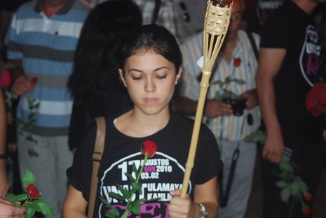 Resmi rakamlara göre 17 bin 480, resmi olmayan rakamlara göre ise yaklaşık olarak 50 bin kişinin yaşamını yitirdiği Marmara depreminde yaşamlarını yitirenler, 11. yılında düzenlenen törenle anıldı.