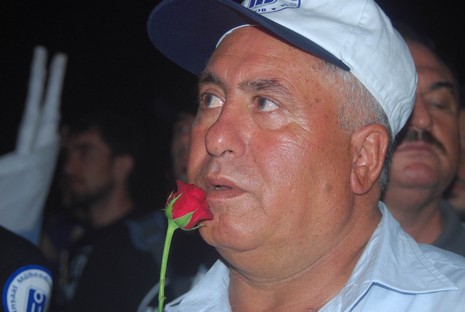 Resmi rakamlara göre 17 bin 480, resmi olmayan rakamlara göre ise yaklaşık olarak 50 bin kişinin yaşamını yitirdiği Marmara depreminde yaşamlarını yitirenler, 11. yılında düzenlenen törenle anıldı.