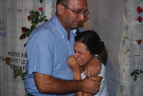 Resmi rakamlara göre 17 bin 480, resmi olmayan rakamlara göre ise yaklaşık olarak 50 bin kişinin yaşamını yitirdiği Marmara depreminde yaşamlarını yitirenler, 11. yılında düzenlenen törenle anıldı.