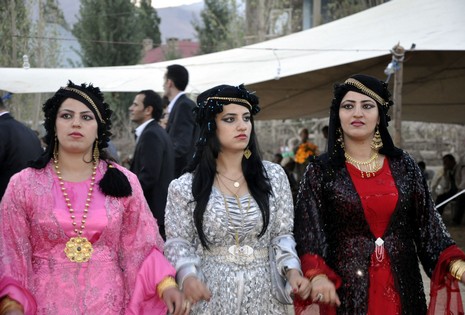 Yüksekova'da 18-19 Eylül 2010 tarihlerinde dünya evine giren çiftlerimizi sizler için sayfamıza taşıdık. Yüksekova Güncel Ailesi olarak tüm çiftlerimize mutluluklar dileriz...