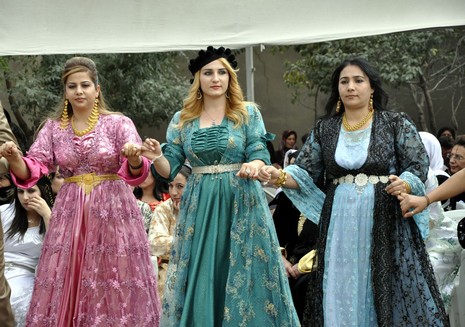 Yüksekova'da 18-19 Eylül 2010 tarihlerinde dünya evine giren çiftlerimizi sizler için sayfamıza taşıdık. Yüksekova Güncel Ailesi olarak tüm çiftlerimize mutluluklar dileriz...