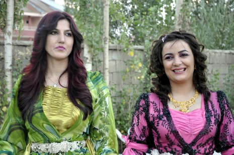 Yüksekova'da 18-19 Eylül 2010 tarihlerinde dünya evine giren çiftlerimizi sizler için sayfamıza taşıdık. Yüksekova Güncel Ailesi olarak tüm çiftlerimize mutluluklar dileriz...