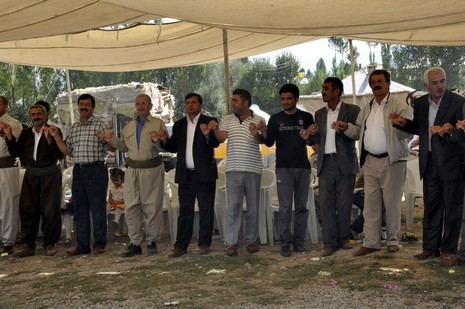 Yüksekova'da 18-19 Eylül 2010 tarihlerinde dünya evine giren çiftlerimizi sizler için sayfamıza taşıdık. Yüksekova Güncel Ailesi olarak tüm çiftlerimize mutluluklar dileriz...