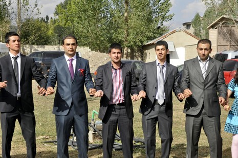 Yüksekova'da 18-19 Eylül 2010 tarihlerinde dünya evine giren çiftlerimizi sizler için sayfamıza taşıdık. Yüksekova Güncel Ailesi olarak tüm çiftlerimize mutluluklar dileriz...