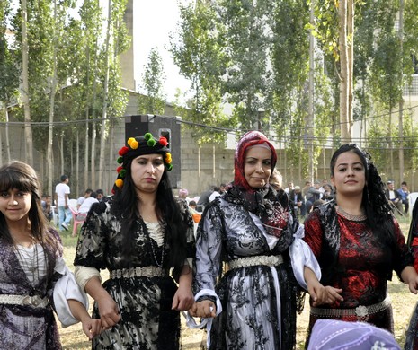 Yüksekova'da 18-19 Eylül 2010 tarihlerinde dünya evine giren çiftlerimizi sizler için sayfamıza taşıdık. Yüksekova Güncel Ailesi olarak tüm çiftlerimize mutluluklar dileriz...