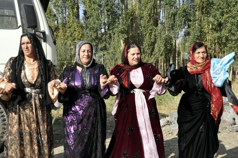 Yüksekova'da 18-19 Eylül 2010 tarihlerinde dünya evine giren çiftlerimizi sizler için sayfamıza taşıdık. Yüksekova Güncel Ailesi olarak tüm çiftlerimize mutluluklar dileriz...