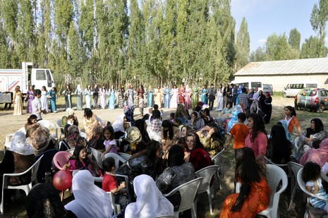 Yüksekova'da 18-19 Eylül 2010 tarihlerinde dünya evine giren çiftlerimizi sizler için sayfamıza taşıdık. Yüksekova Güncel Ailesi olarak tüm çiftlerimize mutluluklar dileriz...