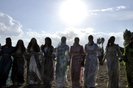 Yüksekova'da 18-19 Eylül 2010 tarihlerinde dünya evine giren çiftlerimizi sizler için sayfamıza taşıdık. Yüksekova Güncel Ailesi olarak tüm çiftlerimize mutluluklar dileriz...