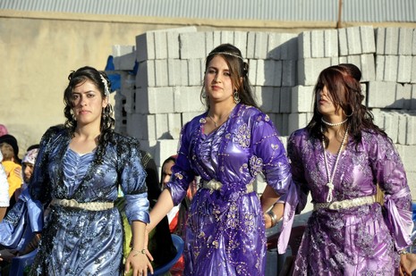 Yüksekova'da 18-19 Eylül 2010 tarihlerinde dünya evine giren çiftlerimizi sizler için sayfamıza taşıdık. Yüksekova Güncel Ailesi olarak tüm çiftlerimize mutluluklar dileriz...