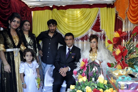 Yüksekova'da 18-19 Eylül 2010 tarihlerinde dünya evine giren çiftlerimizi sizler için sayfamıza taşıdık. Yüksekova Güncel Ailesi olarak tüm çiftlerimize mutluluklar dileriz...