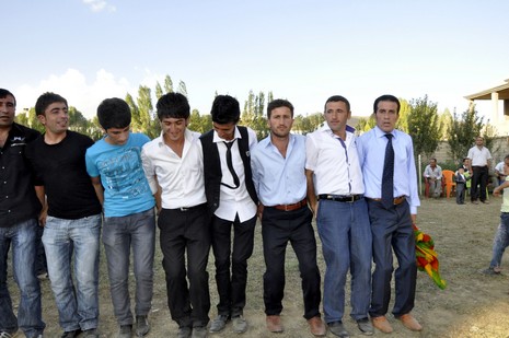 Yüksekova'da 18-19 Eylül 2010 tarihlerinde dünya evine giren çiftlerimizi sizler için sayfamıza taşıdık. Yüksekova Güncel Ailesi olarak tüm çiftlerimize mutluluklar dileriz...