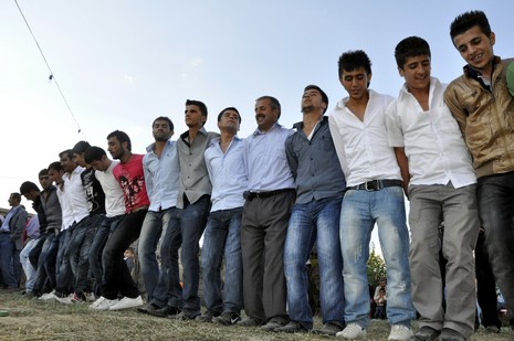 Yüksekova'da 18-19 Eylül 2010 tarihlerinde dünya evine giren çiftlerimizi sizler için sayfamıza taşıdık. Yüksekova Güncel Ailesi olarak tüm çiftlerimize mutluluklar dileriz...