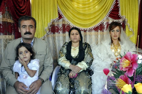 Yüksekova'da 18-19 Eylül 2010 tarihlerinde dünya evine giren çiftlerimizi sizler için sayfamıza taşıdık. Yüksekova Güncel Ailesi olarak tüm çiftlerimize mutluluklar dileriz...