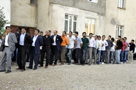 Yüksekova'da 18-19 Eylül 2010 tarihlerinde dünya evine giren çiftlerimizi sizler için sayfamıza taşıdık. Yüksekova Güncel Ailesi olarak tüm çiftlerimize mutluluklar dileriz...