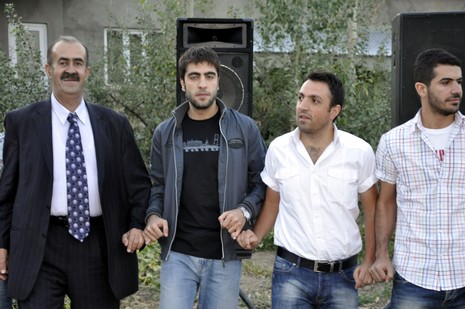 Yüksekova'da 18-19 Eylül 2010 tarihlerinde dünya evine giren çiftlerimizi sizler için sayfamıza taşıdık. Yüksekova Güncel Ailesi olarak tüm çiftlerimize mutluluklar dileriz...