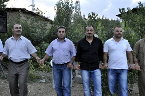 Yüksekova'da 18-19 Eylül 2010 tarihlerinde dünya evine giren çiftlerimizi sizler için sayfamıza taşıdık. Yüksekova Güncel Ailesi olarak tüm çiftlerimize mutluluklar dileriz...