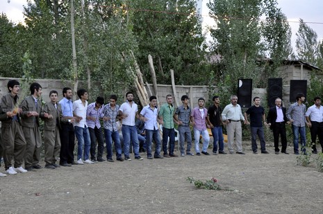 Yüksekova'da 18-19 Eylül 2010 tarihlerinde dünya evine giren çiftlerimizi sizler için sayfamıza taşıdık. Yüksekova Güncel Ailesi olarak tüm çiftlerimize mutluluklar dileriz...