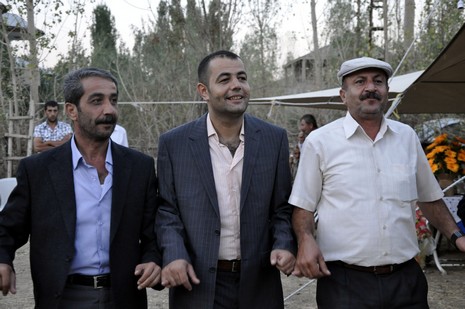 Yüksekova'da 18-19 Eylül 2010 tarihlerinde dünya evine giren çiftlerimizi sizler için sayfamıza taşıdık. Yüksekova Güncel Ailesi olarak tüm çiftlerimize mutluluklar dileriz...