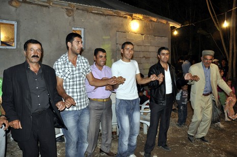 Yüksekova'da 18-19 Eylül 2010 tarihlerinde dünya evine giren çiftlerimizi sizler için sayfamıza taşıdık. Yüksekova Güncel Ailesi olarak tüm çiftlerimize mutluluklar dileriz...