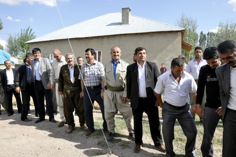 Yüksekova'da 18-19 Eylül 2010 tarihlerinde dünya evine giren çiftlerimizi sizler için sayfamıza taşıdık. Yüksekova Güncel Ailesi olarak tüm çiftlerimize mutluluklar dileriz...