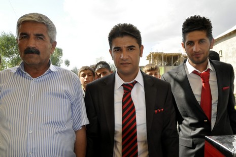 Yüksekova'da 18-19 Eylül 2010 tarihlerinde dünya evine giren çiftlerimizi sizler için sayfamıza taşıdık. Yüksekova Güncel Ailesi olarak tüm çiftlerimize mutluluklar dileriz...