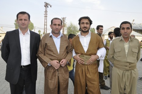 Yüksekova'da 24-25 Eylül 2010 tarihlerinde dünya evine giren çiftlerimizi sizler için sayfamıza taşıdık. Yüksekova Güncel Ailesi olarak tüm çiftlerimize mutluluklar dileriz...