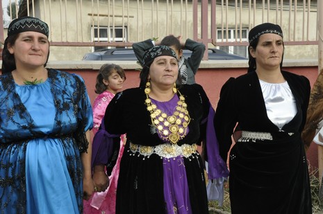 Yüksekova'da 24-25 Eylül 2010 tarihlerinde dünya evine giren çiftlerimizi sizler için sayfamıza taşıdık. Yüksekova Güncel Ailesi olarak tüm çiftlerimize mutluluklar dileriz...