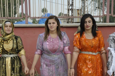 Yüksekova'da 24-25 Eylül 2010 tarihlerinde dünya evine giren çiftlerimizi sizler için sayfamıza taşıdık. Yüksekova Güncel Ailesi olarak tüm çiftlerimize mutluluklar dileriz...