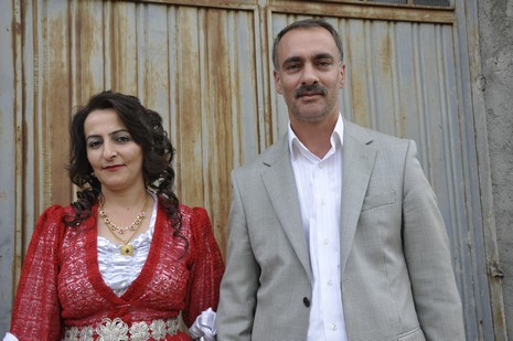 Yüksekova'da 24-25 Eylül 2010 tarihlerinde dünya evine giren çiftlerimizi sizler için sayfamıza taşıdık. Yüksekova Güncel Ailesi olarak tüm çiftlerimize mutluluklar dileriz...