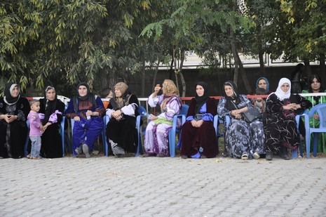 Yüksekova'da 24-25 Eylül 2010 tarihlerinde dünya evine giren çiftlerimizi sizler için sayfamıza taşıdık. Yüksekova Güncel Ailesi olarak tüm çiftlerimize mutluluklar dileriz...