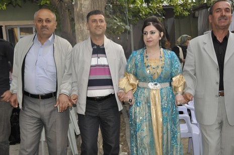 Yüksekova'da 24-25 Eylül 2010 tarihlerinde dünya evine giren çiftlerimizi sizler için sayfamıza taşıdık. Yüksekova Güncel Ailesi olarak tüm çiftlerimize mutluluklar dileriz...