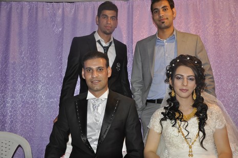 Yüksekova'da 24-25 Eylül 2010 tarihlerinde dünya evine giren çiftlerimizi sizler için sayfamıza taşıdık. Yüksekova Güncel Ailesi olarak tüm çiftlerimize mutluluklar dileriz...