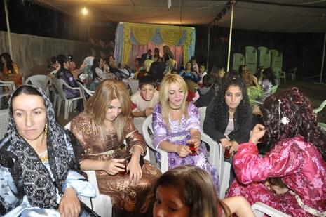 Yüksekova'da 24-25 Eylül 2010 tarihlerinde dünya evine giren çiftlerimizi sizler için sayfamıza taşıdık. Yüksekova Güncel Ailesi olarak tüm çiftlerimize mutluluklar dileriz...