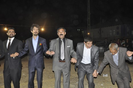 Yüksekova'da 24-25 Eylül 2010 tarihlerinde dünya evine giren çiftlerimizi sizler için sayfamıza taşıdık. Yüksekova Güncel Ailesi olarak tüm çiftlerimize mutluluklar dileriz...