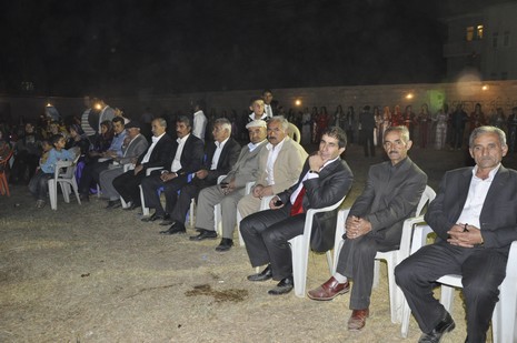 Yüksekova'da 24-25 Eylül 2010 tarihlerinde dünya evine giren çiftlerimizi sizler için sayfamıza taşıdık. Yüksekova Güncel Ailesi olarak tüm çiftlerimize mutluluklar dileriz...