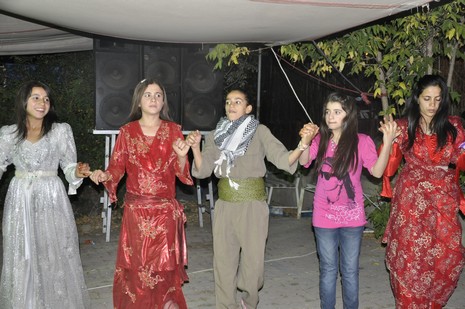 Yüksekova'da 24-25 Eylül 2010 tarihlerinde dünya evine giren çiftlerimizi sizler için sayfamıza taşıdık. Yüksekova Güncel Ailesi olarak tüm çiftlerimize mutluluklar dileriz...