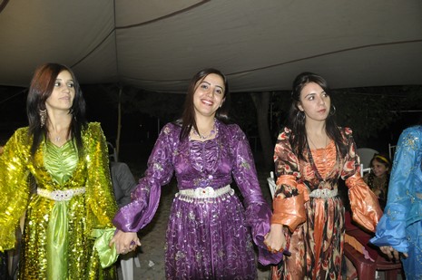 Yüksekova'da 24-25 Eylül 2010 tarihlerinde dünya evine giren çiftlerimizi sizler için sayfamıza taşıdık. Yüksekova Güncel Ailesi olarak tüm çiftlerimize mutluluklar dileriz...